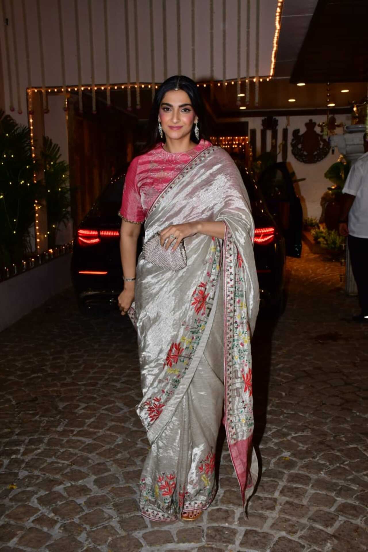Sonam Kapoor Ahuja also joined the festivities this year. Dressed in a silver saree with pink blouse, the 'Neerja' star looked gorgeous