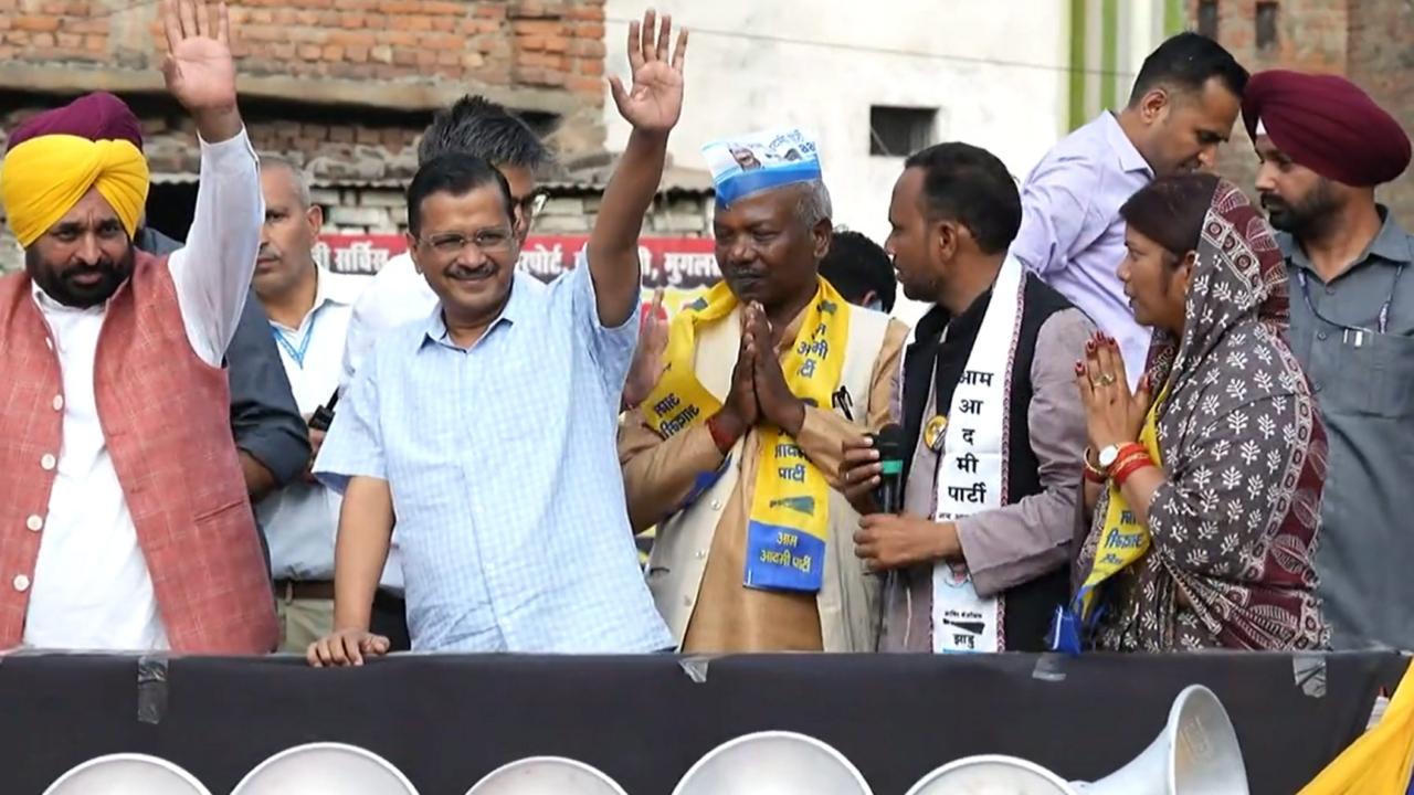 He and Mann took part in a roadshow here for the party candidate from Singrauli and AAP`s state president Rani Agrawal. She is also the mayor of Singrauli city, a major electricity generation hub