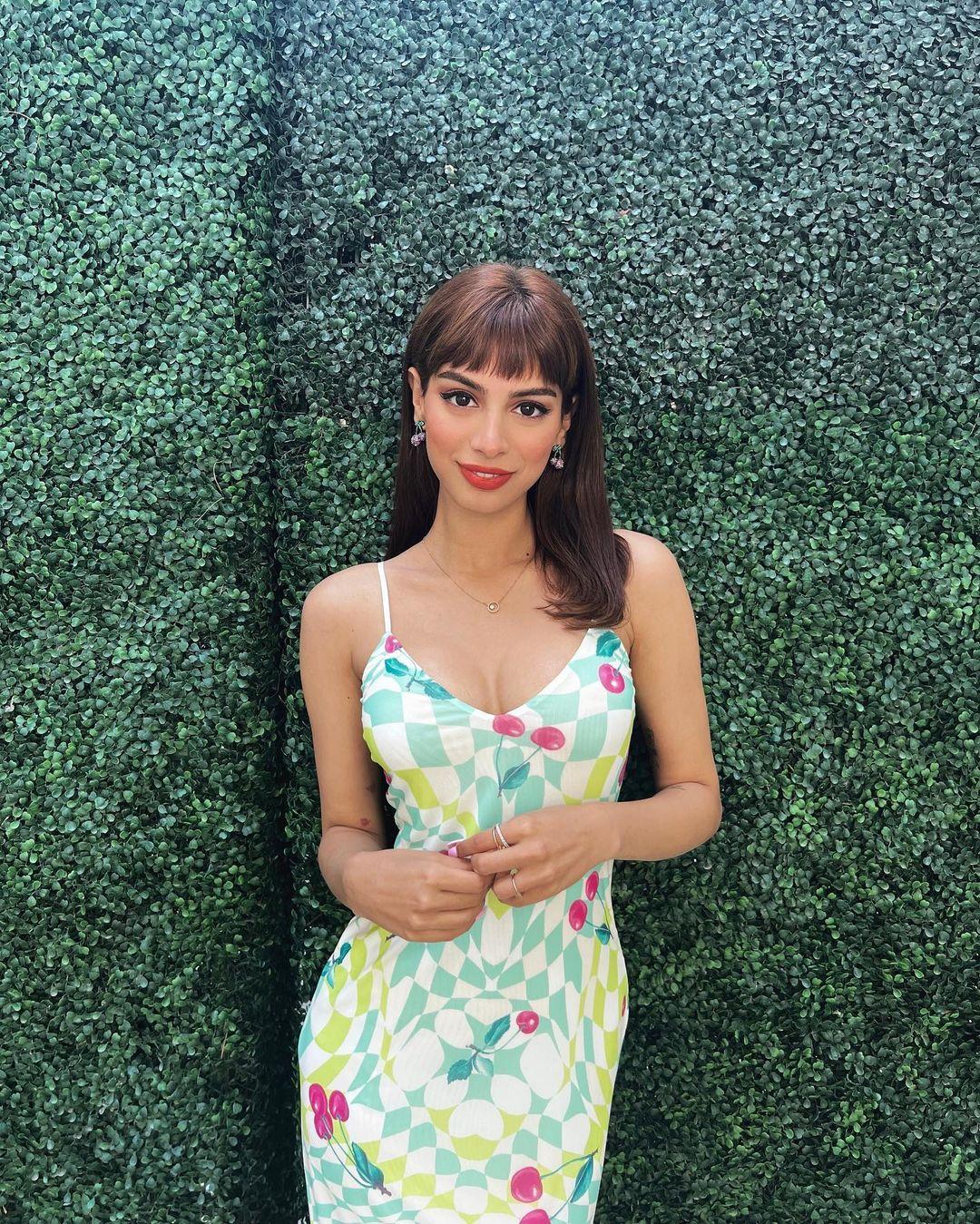 For springtime, this floral midi dress will drive your woes away. It remains perfect for the weather!