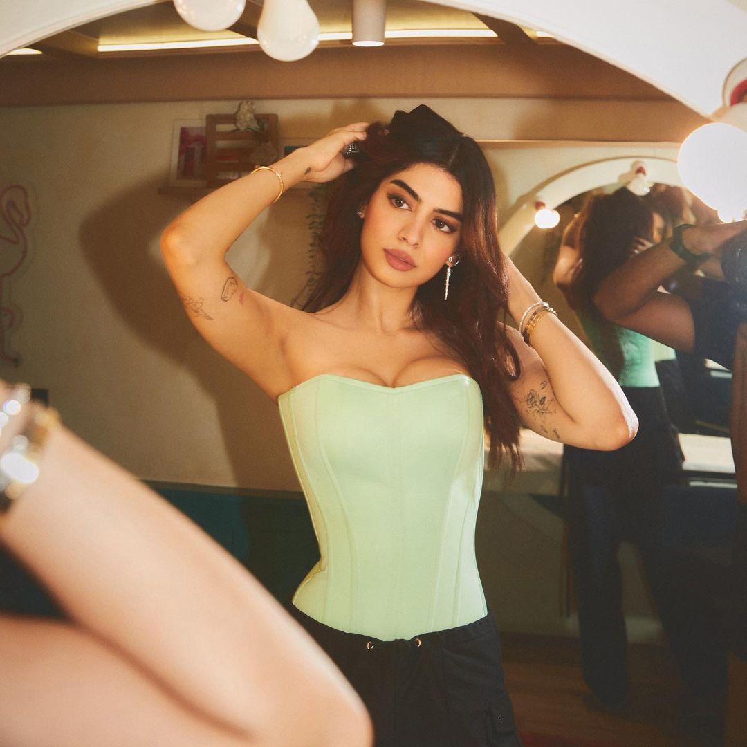 When you're in no mood to wear a dress but want to glam up, choose this corset top-trouser option