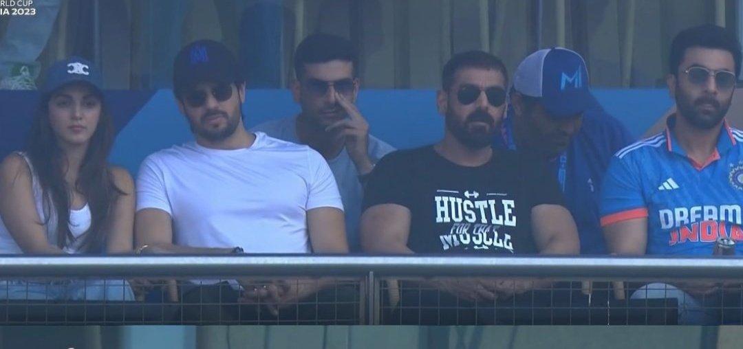 Powerful quadruple! Sidharth Malhotra, Kiara Advani, John Abraham and Ranbir Kapoor are seen in this picture watching the match with a keen eye
