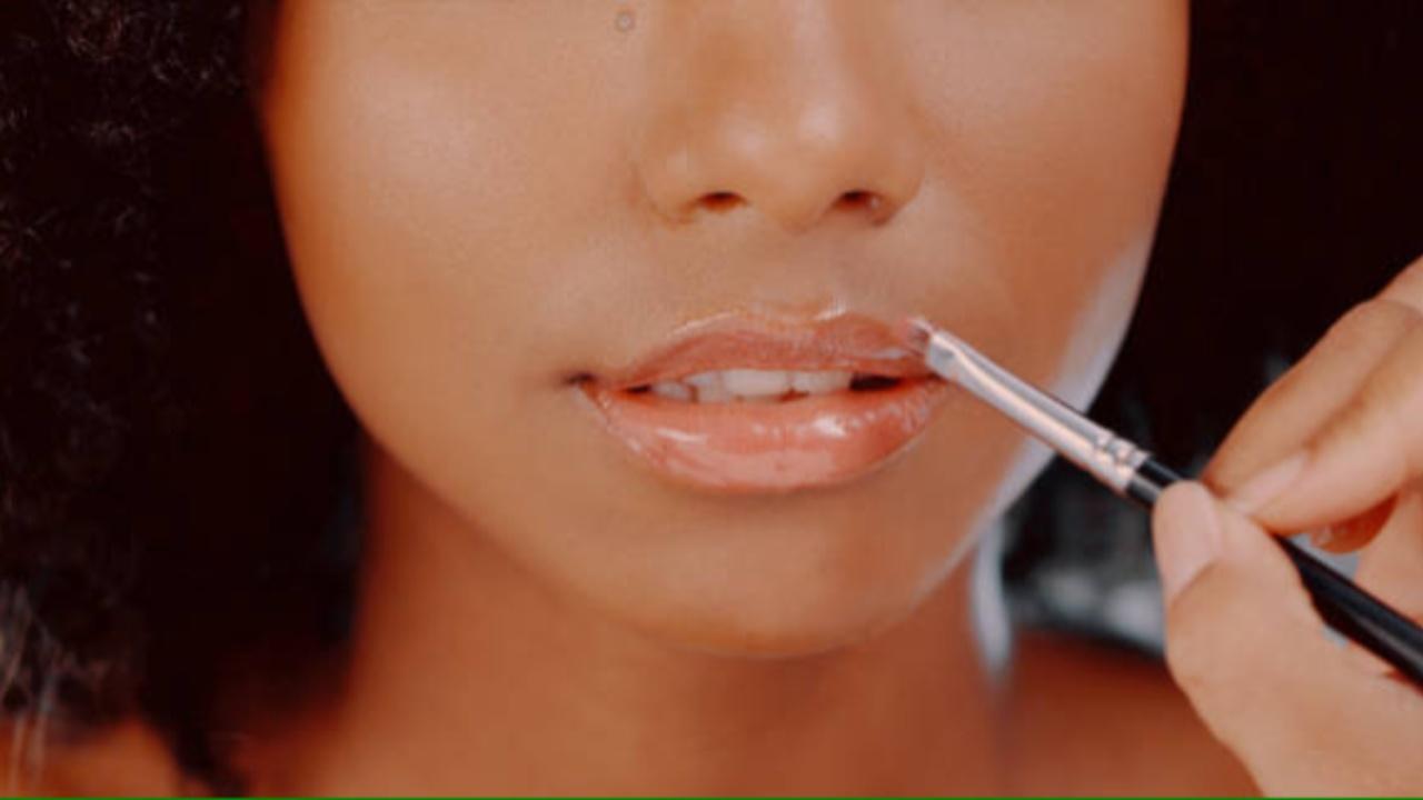 Lipstick that is pressed into the lips looks more real and classy. Apply lip gloss only in the centre of the mouth so as to not be too thick.