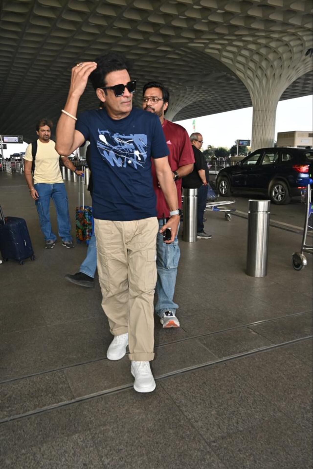 Manoj Bajpayee was at the airport