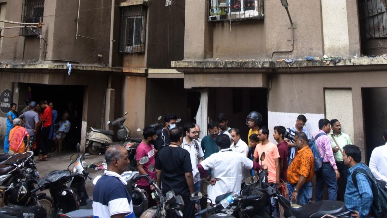 The fire was confined to the electric meter cabin, wiring, cable, scrap material in the electric duct, garbage and material in the garbage duct from 1st to 24th floor of the building, a civic official said