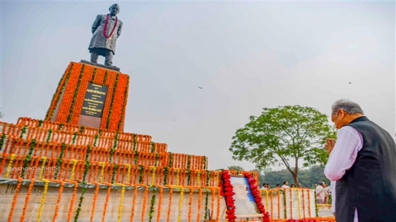 Today, as the nation awaits India's victory in the cricket World Cup final five days hence, let us recall Nehru the cricketer. On September 12th and 13th, 1953 the Prime Minister's XI played a two-day match against the Vice President's XI in New Delhi to raise funds for flood relief in different states, he noted.