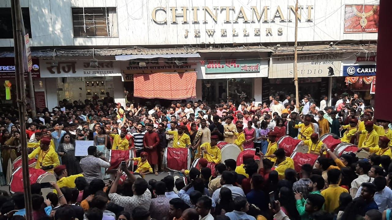 To make the Diwali morning more exciting, dhol tasha performances were organised on the first day of the festival