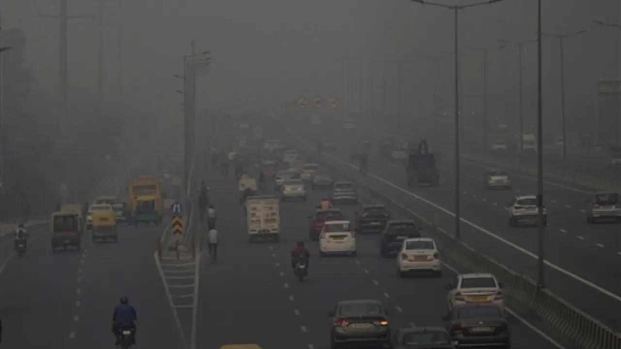 Air quality in Delhi remains 'severe' for 3rd straight day this week; AQI at 504