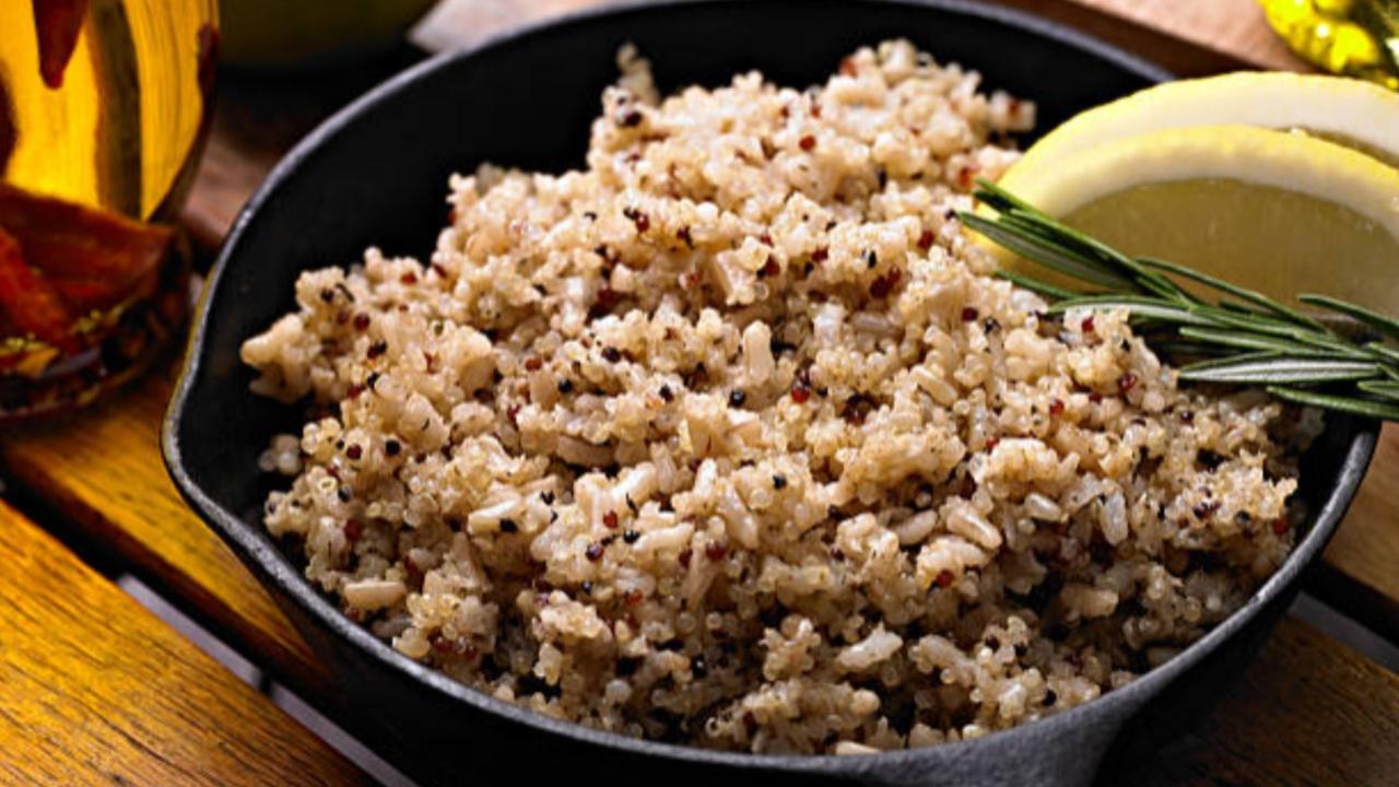 Whole grainsWhole grains like brown rice, quinoa, and whole wheat products are rich in fibre and help keep you feeling full. They also provide sustained energy and prevent rapid spikes in blood sugar levels.
