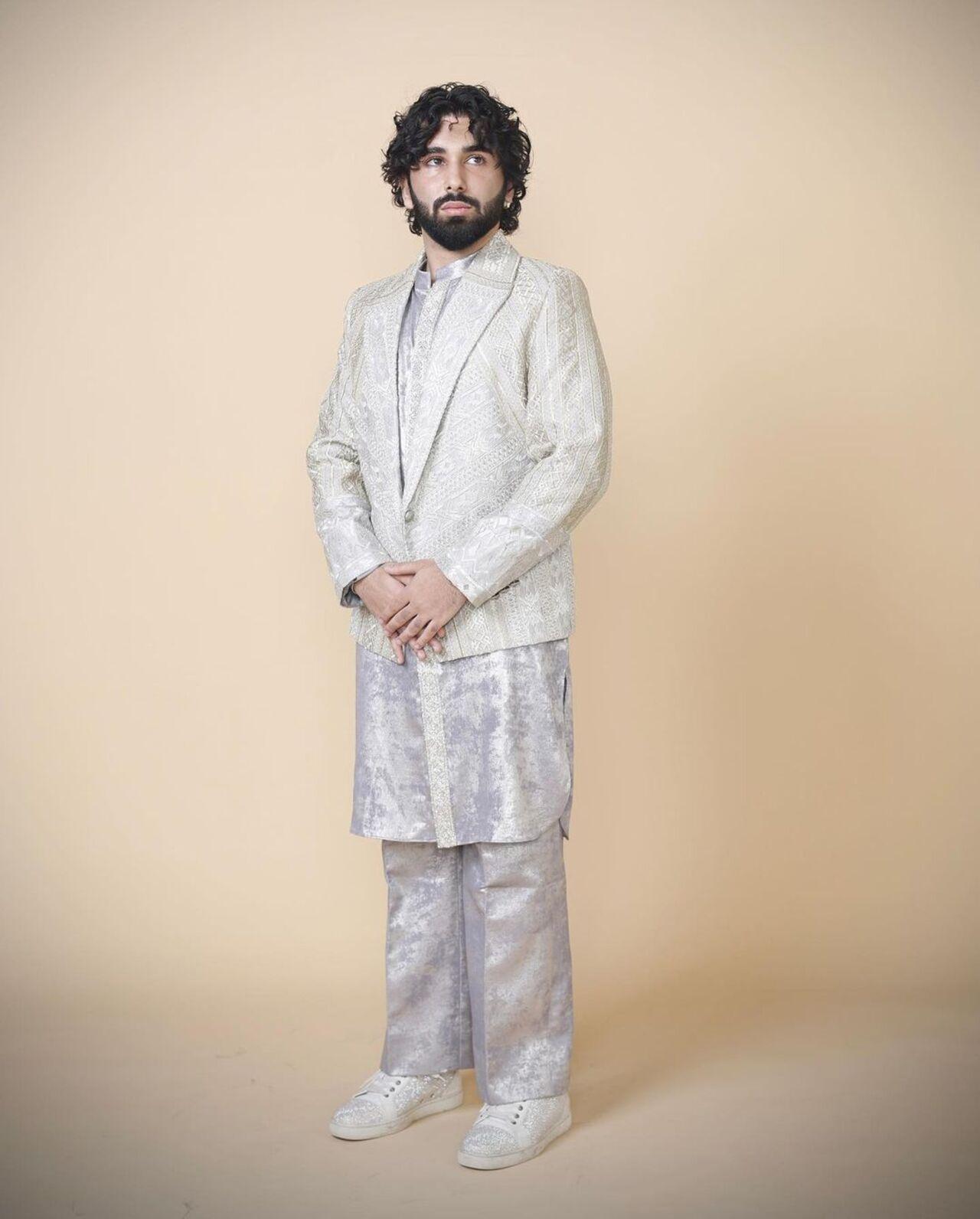 Orry looks stunning in this white sherwani, sporting curly hair that cannot help but remind us of Raj from Big Bang Theory
