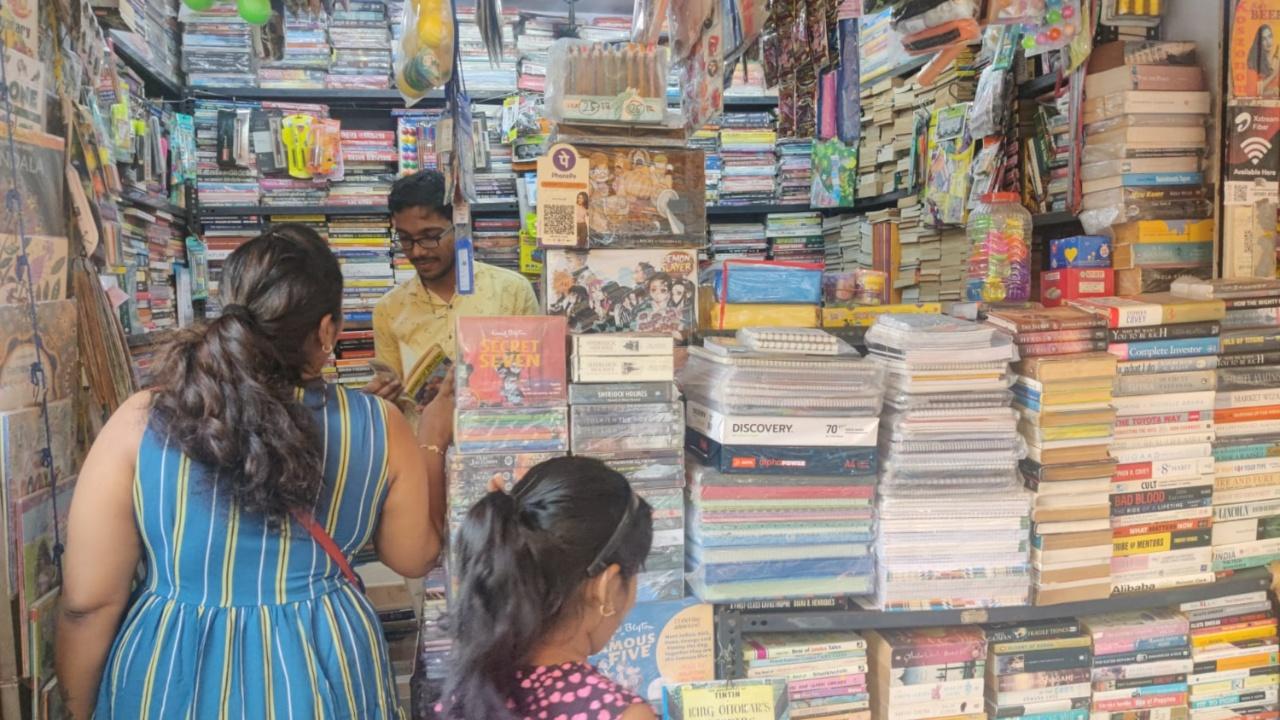 One of the services offered at Padmavati Bookstore that makes it stand out from the rest is its family library membership package. Deepak offers a month’s library package to his customers at Rs 600. Under this, customers can take home unlimited books. 