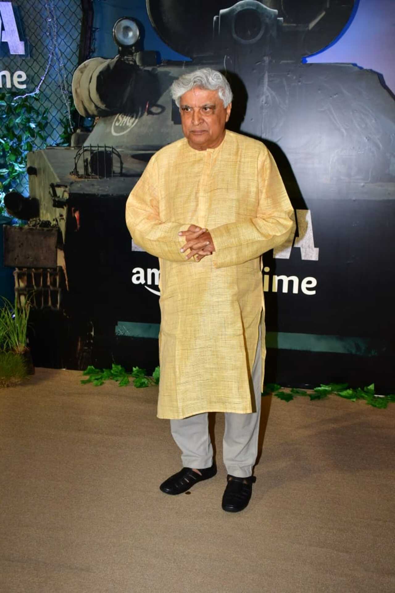 Javed Akhtar wore a pastel yellow kurta and white pyjama