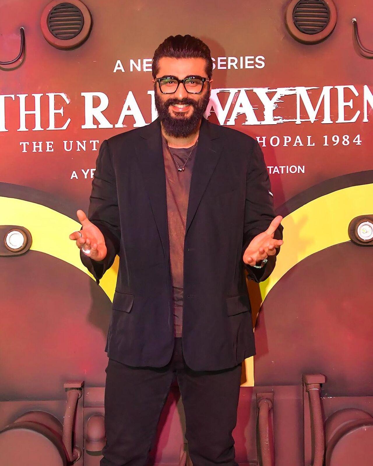 Arjun Kapoor who has lately been sporting this thick beard flashed a big smile for the paps