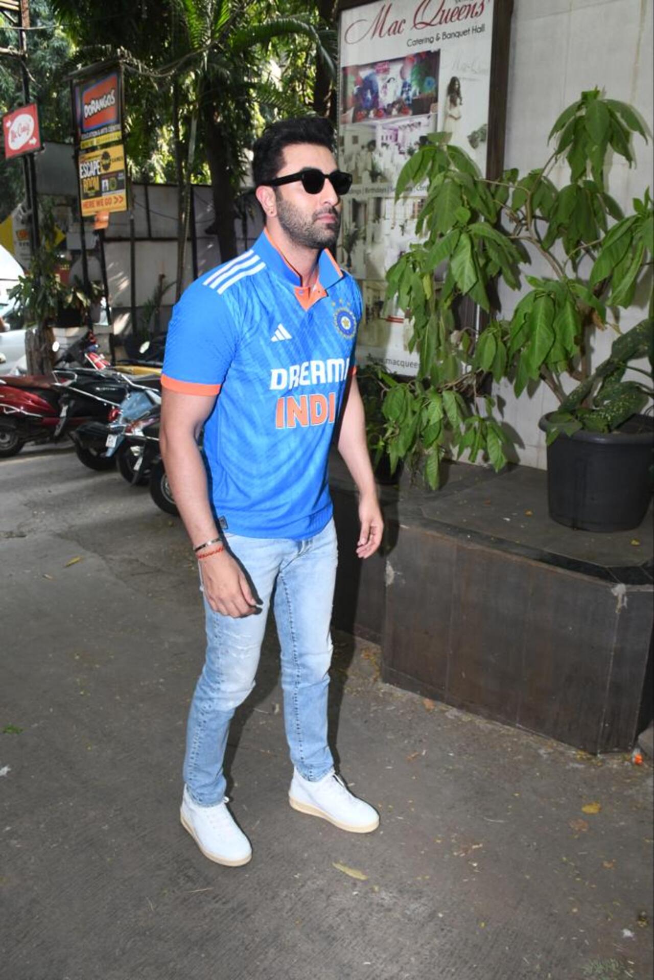 Ranbir Kapoor stepped out in the city