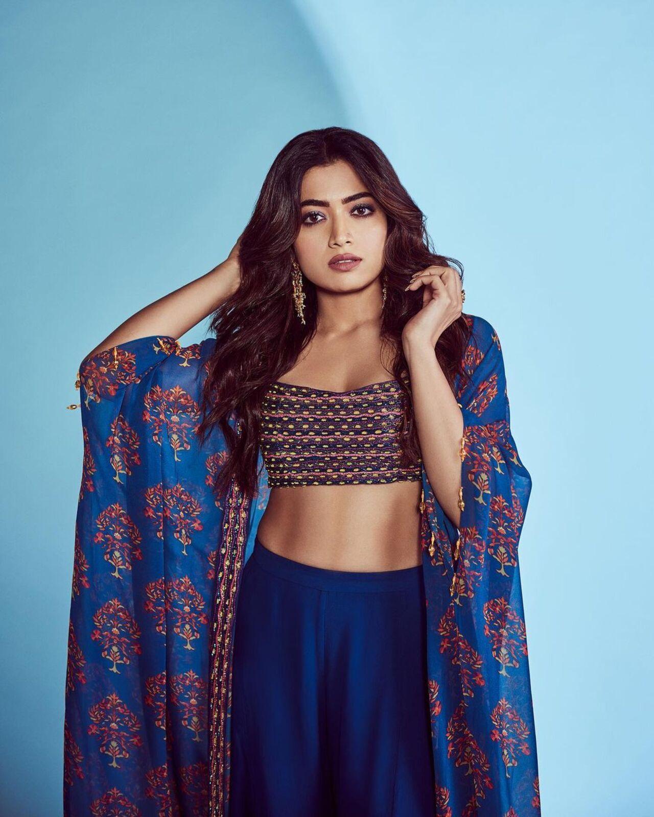 Flaunting her well-toned abs, Rashmika gave major ethnic wear inspiration to her female fans who look up to her for fashion goals 