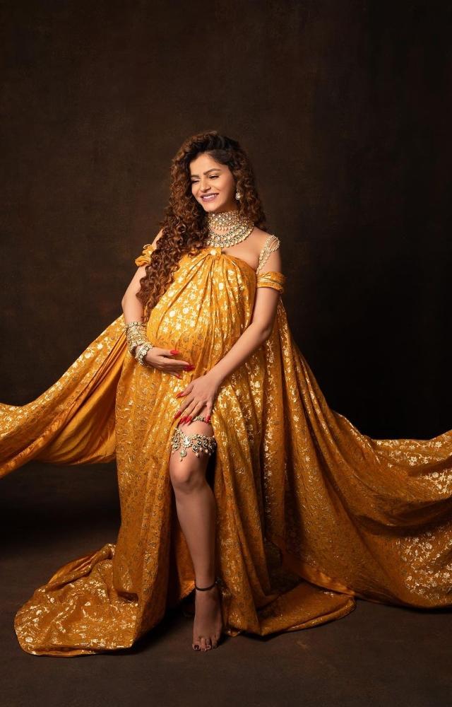 Rubina cradled her baby bump in the stunning photoshoot