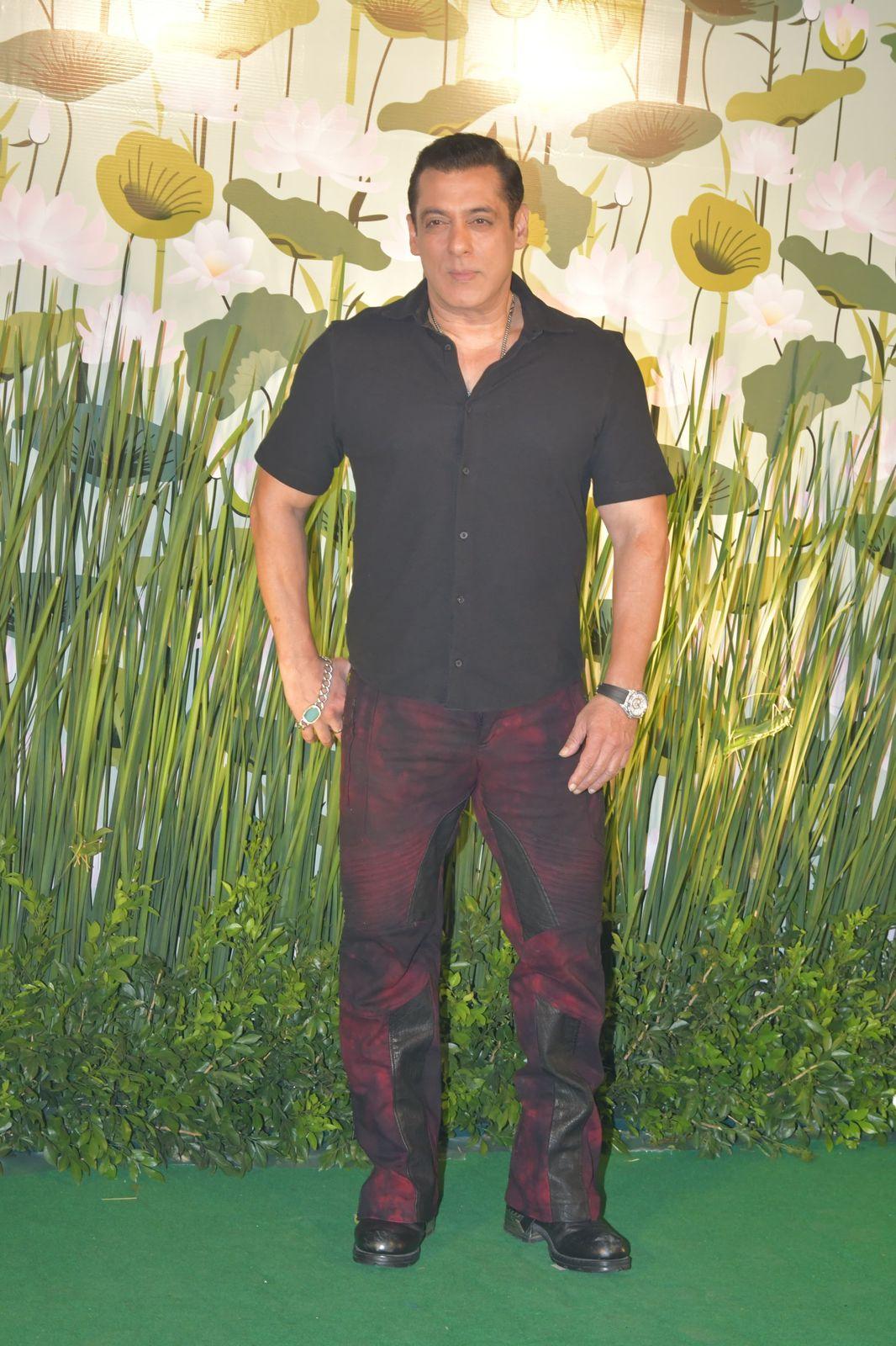 Salman Khan arrived at the party to celebrate the festival of lights