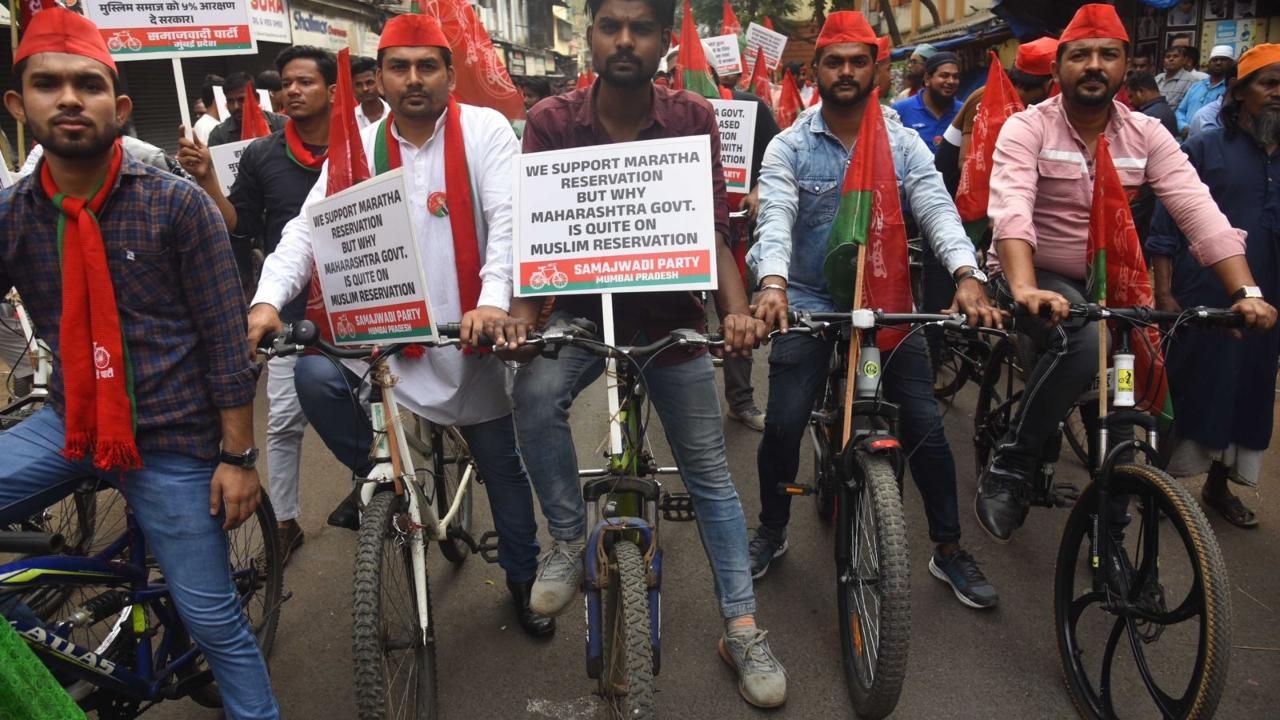 Samajwadi Party leaders Abu Asim Azmi and MLA Raees Shaikh were seen participating in the cycle rally named 'Reservation Do Insaf Do Cycle Rally' in Mumbai on Monday