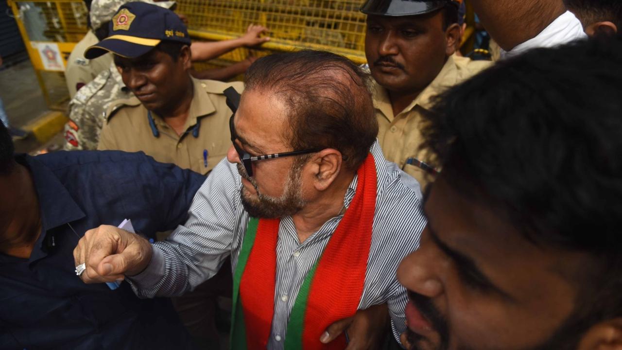 The Samajwadi Party leaders demanded the implimentation of 5 per cent Muslim reservation in Education ordered by Bombay High Court