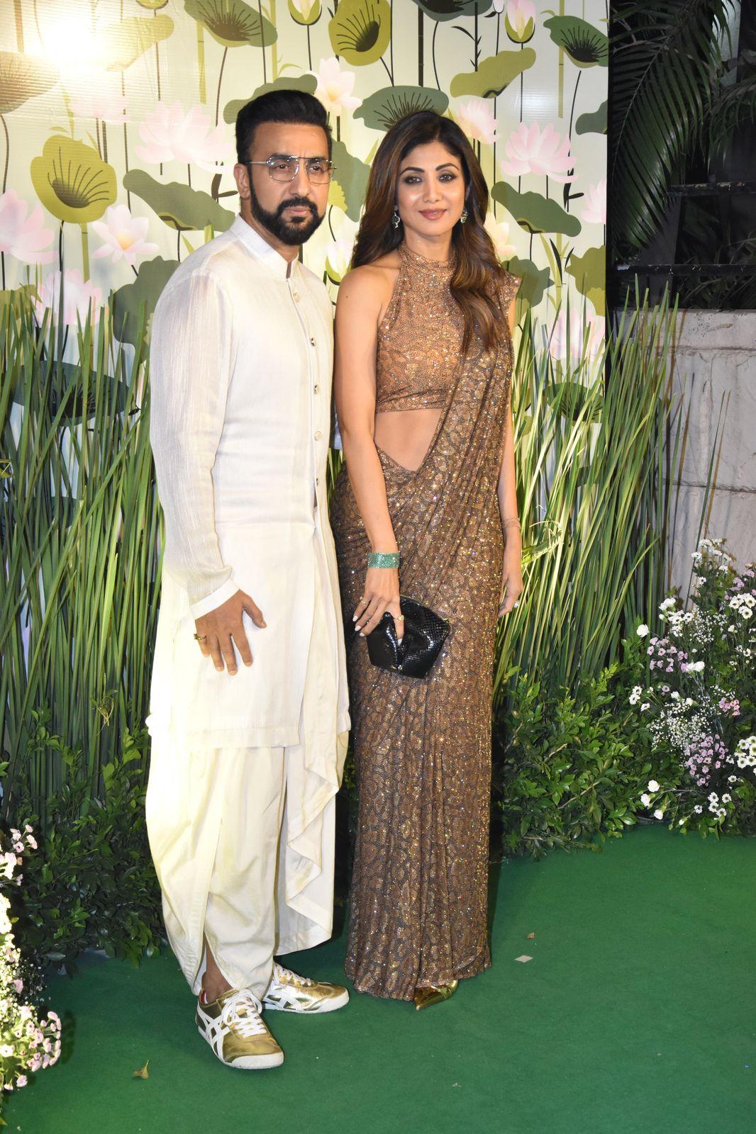 Shilpa Shetty and Raj Kundra posed for pictures looking stunning!