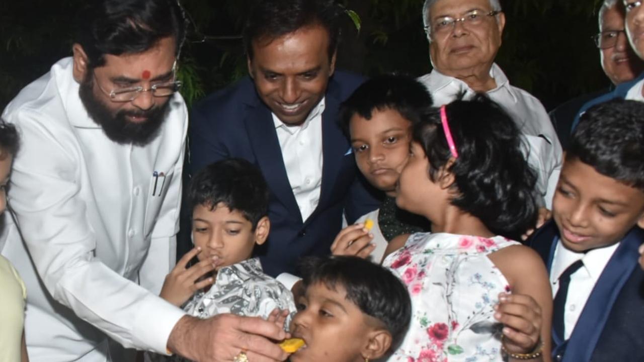 CM Shinde celebrates Diwali with children. Pics/CMO