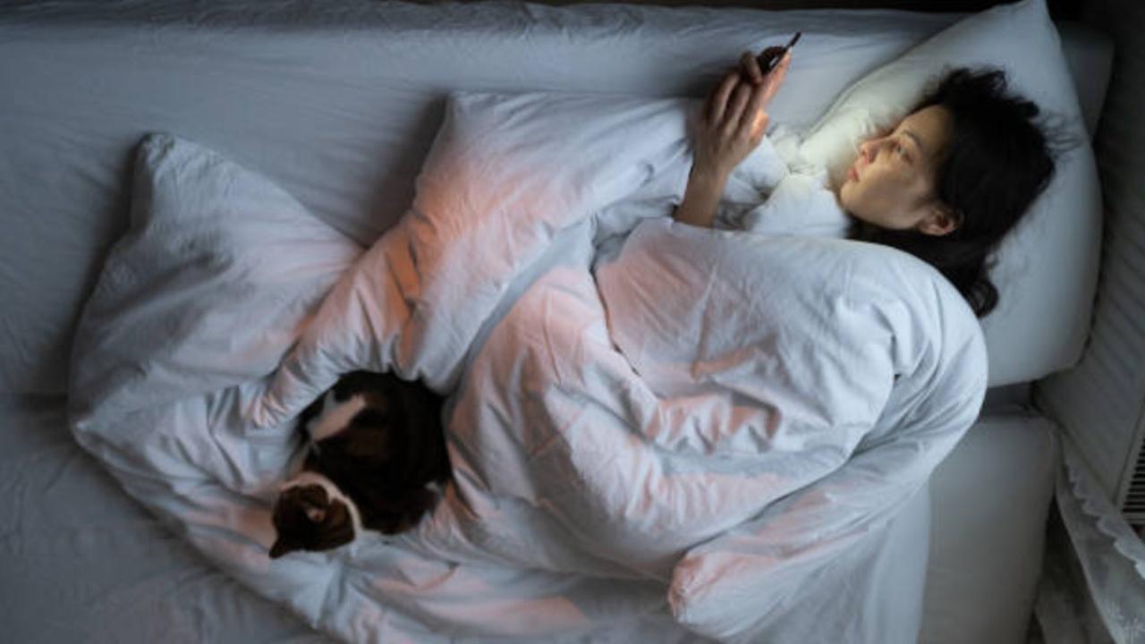 Health experts explain why we feel sleepy at work