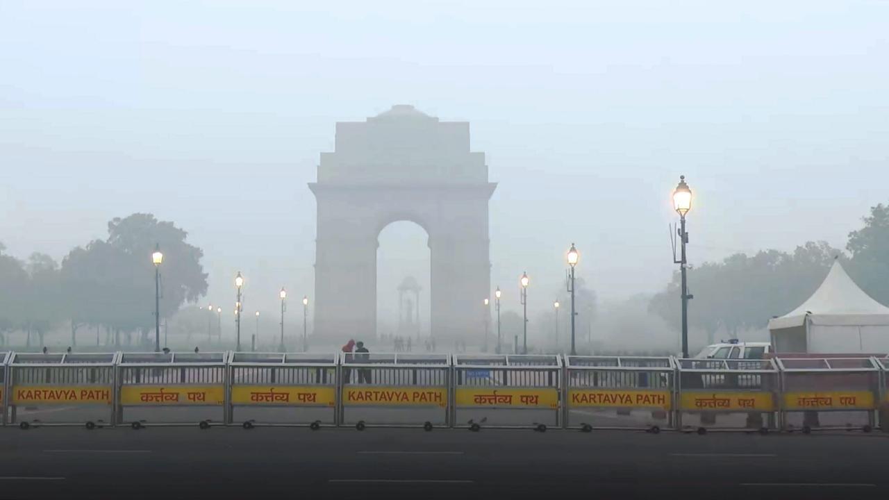 In Pics: Delhi enveloped in severe smog; AQI deteriorates to 'severe' category