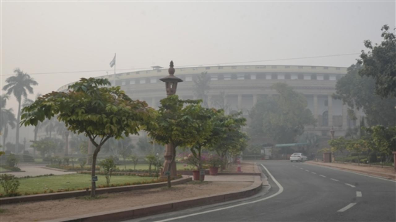 Neighbouring Ghaziabad (306), Gurugram (239), Greater Noida (288), Noida (308) and Faridabad (320) also recorded a dip in air quality.