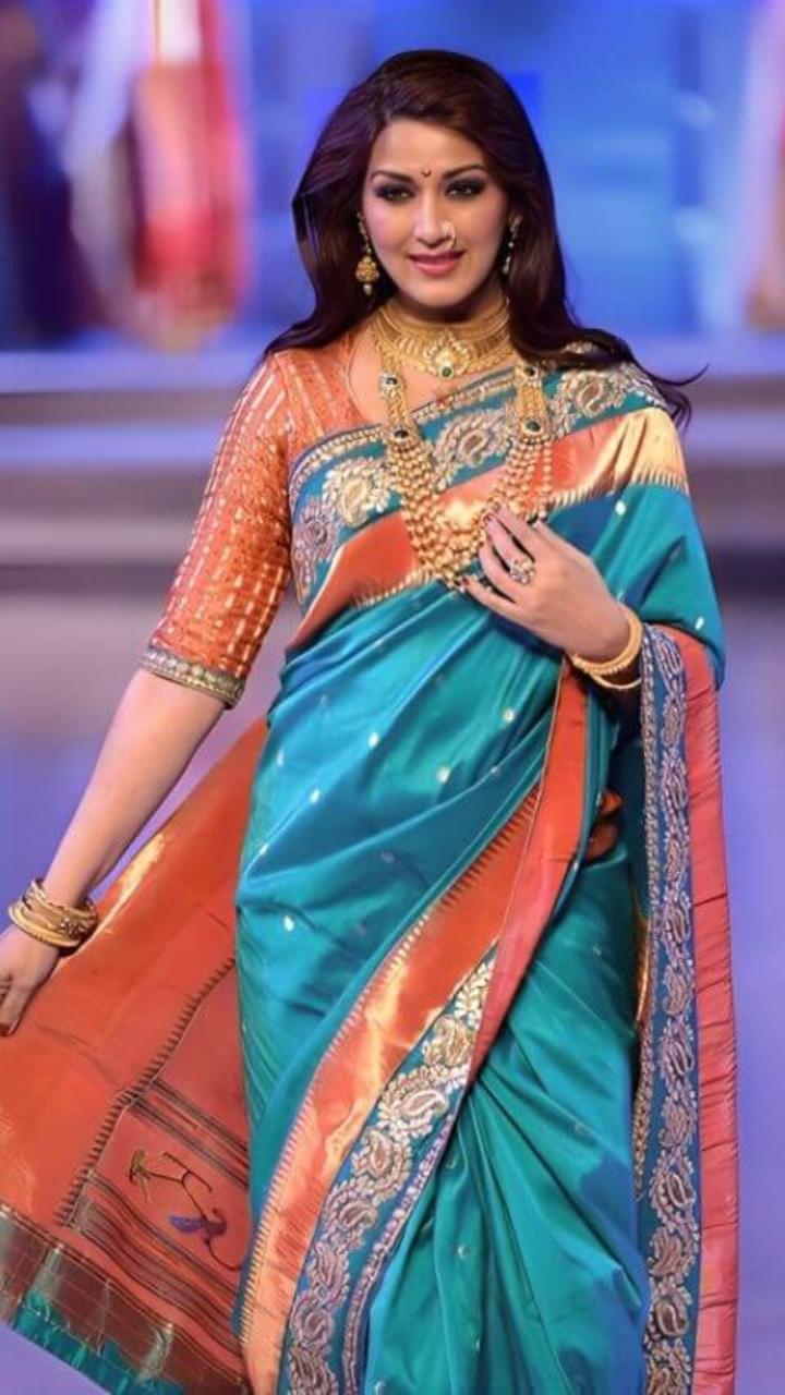 Paying an ode to her Maharashtrian roots, Sonali looked stunning in a light blue paithani saree at a fashion show