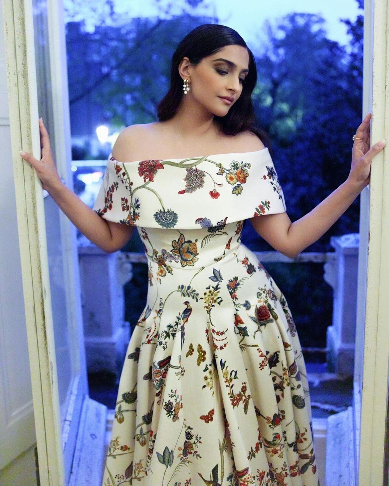 Sonam wore a floral gown designed by her friend, Anamika Khanna. Her makeup was sublime and subtle