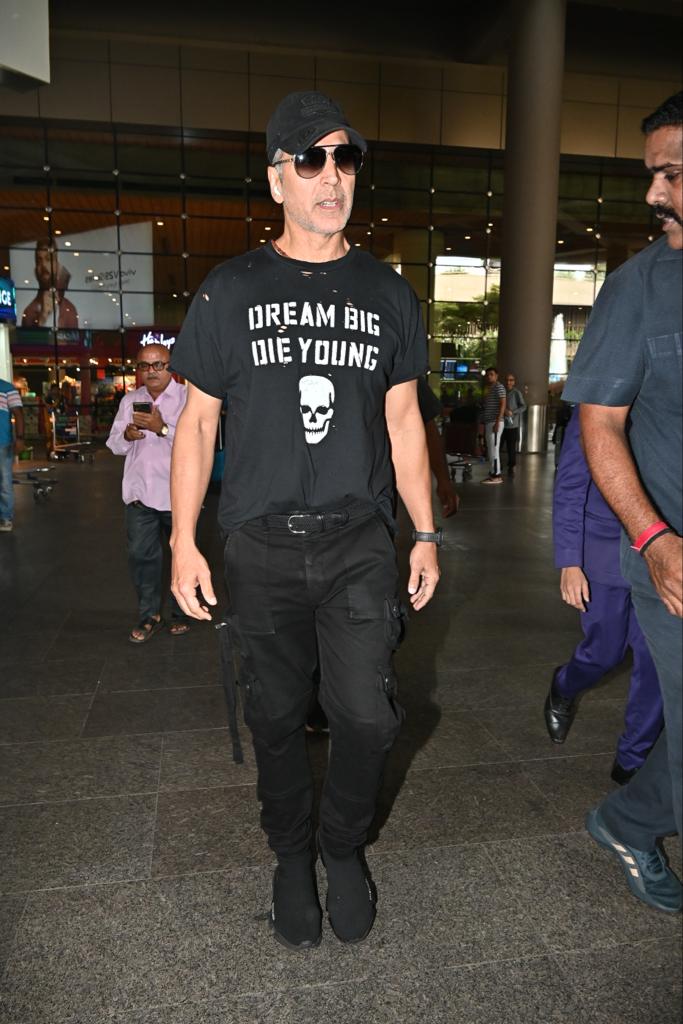 Akshay Kumar was photographed at the airport arrival