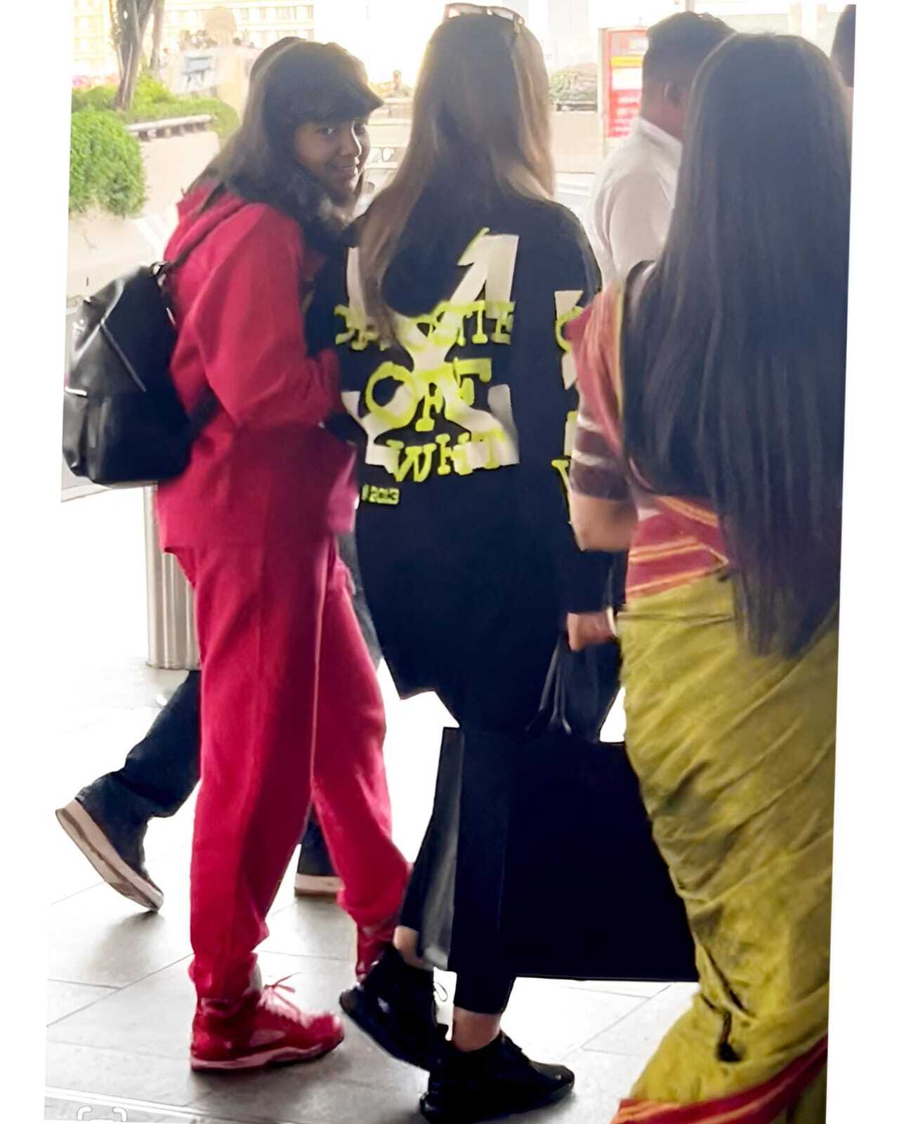 Aishwarya Rai Bachchan and her daughter Aaradhya were seen at the Mumbai airport on Sunday afternoon