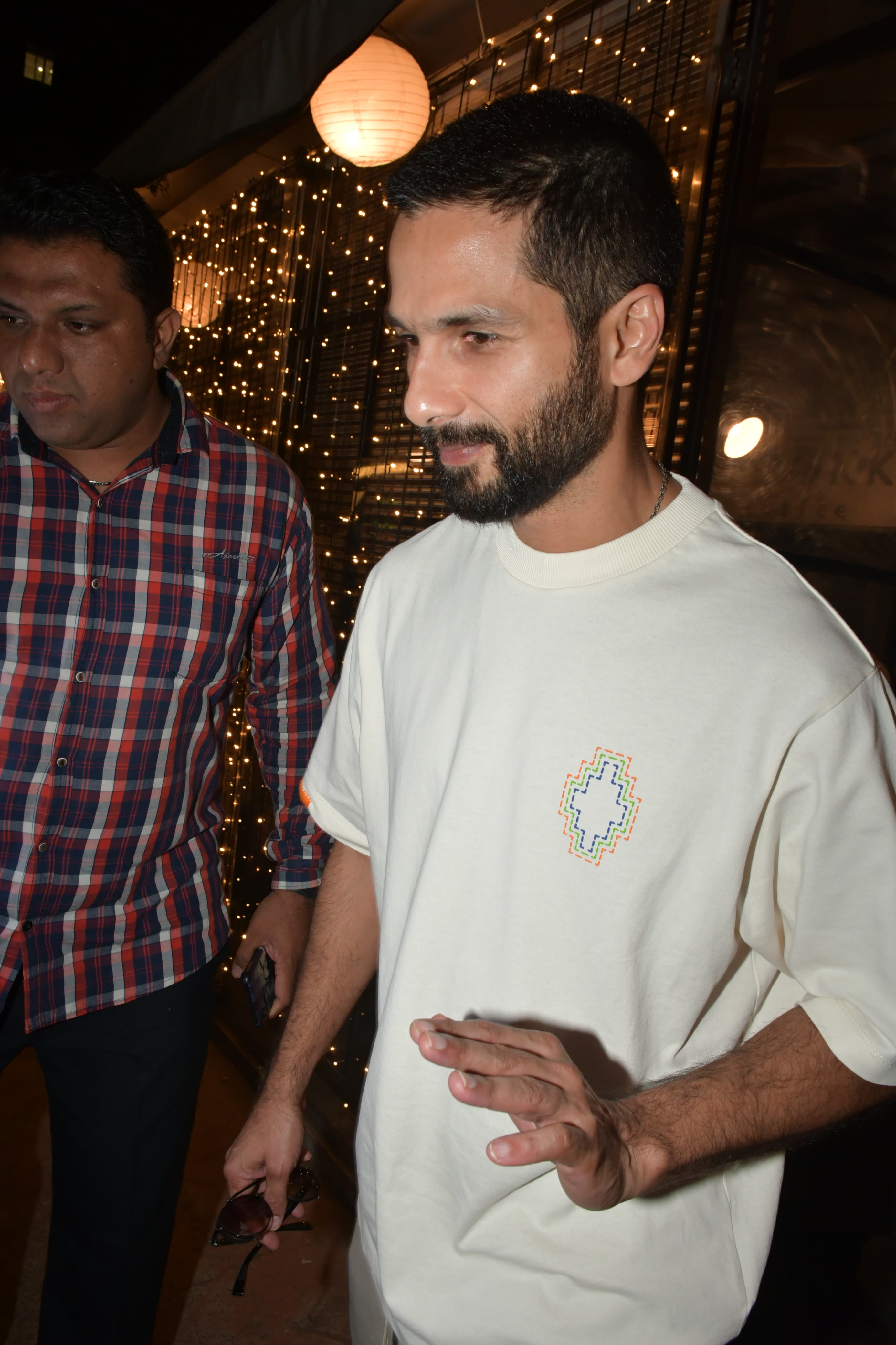 Shahid Kapoor was also clicked with his wife Mira Rajput