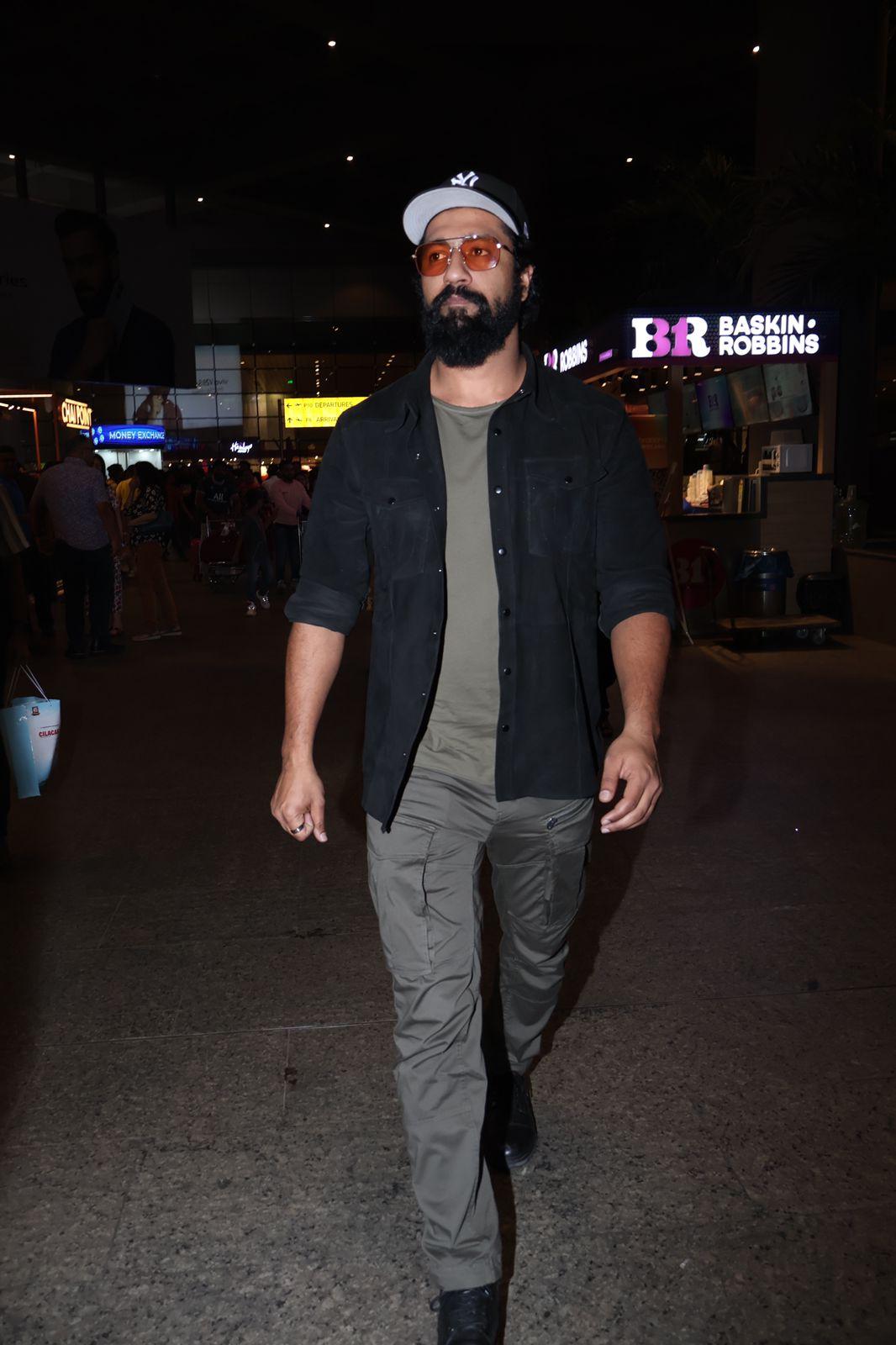 Vicky Kaushal looked super handsome as he was snapped at the airport
