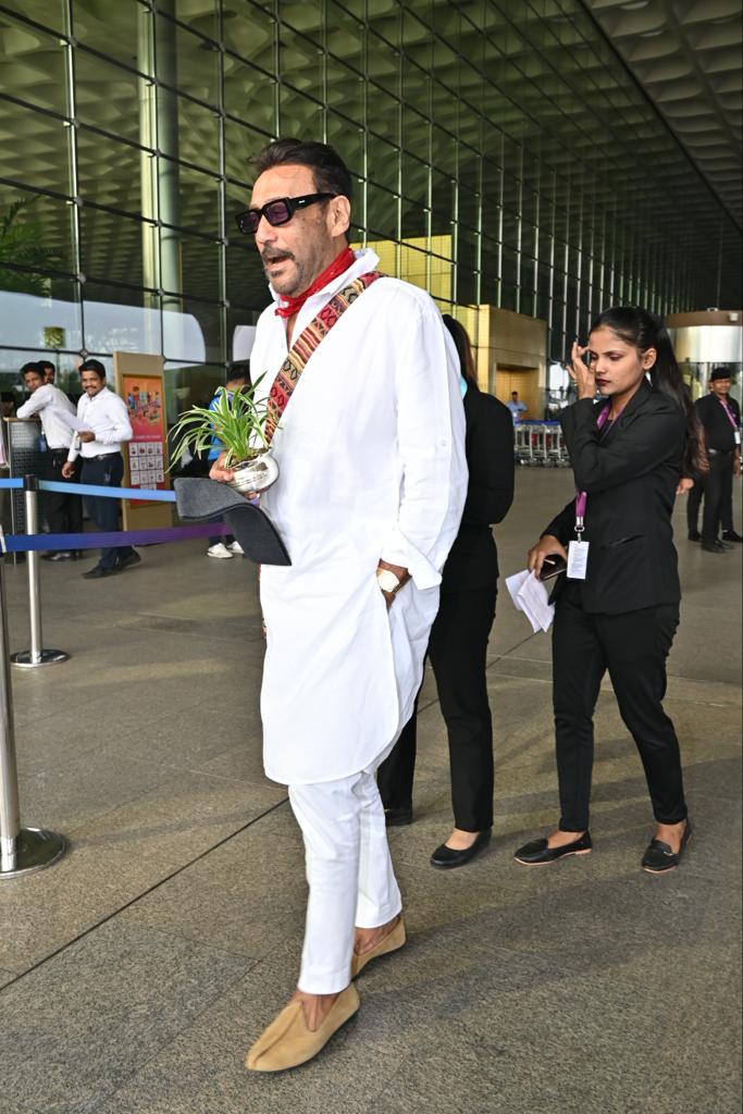 Jackie Shroff posed for paparazzi as he went out and about 
