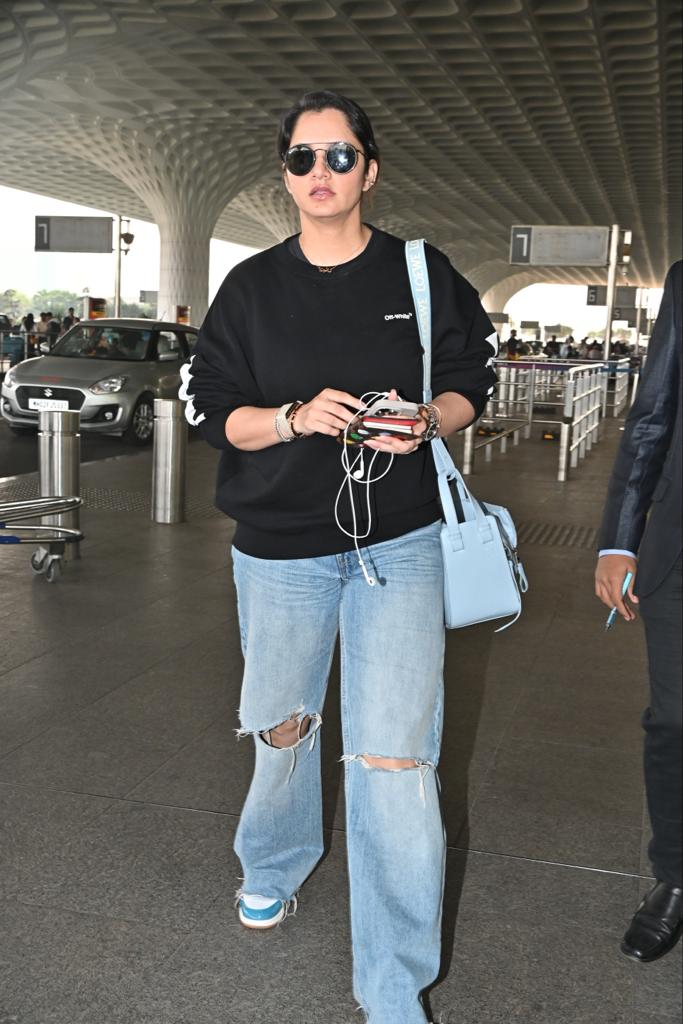Sania Mirza aced her airport look in black t-shirt and blue jeans