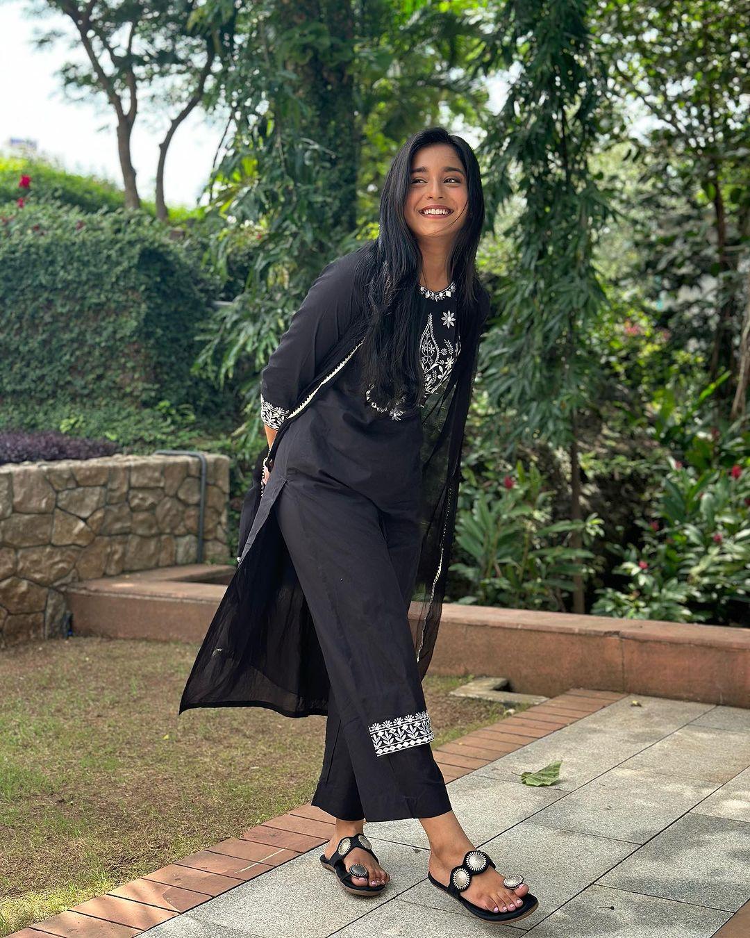 Switching gears to something more simple yet elegant, Sumbul wore this black salwar kameez that made her look beautiful