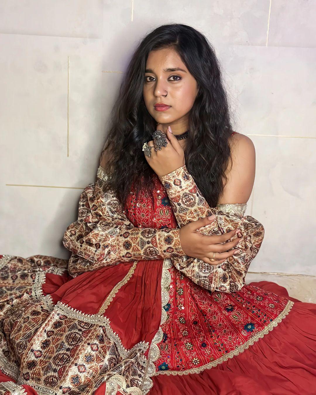 Sumbul Touqeer's ethnic fashion ticks all the right boxes. This lehenga is super adaptable, making it the perfect wear for any festive occasion and even weddings!