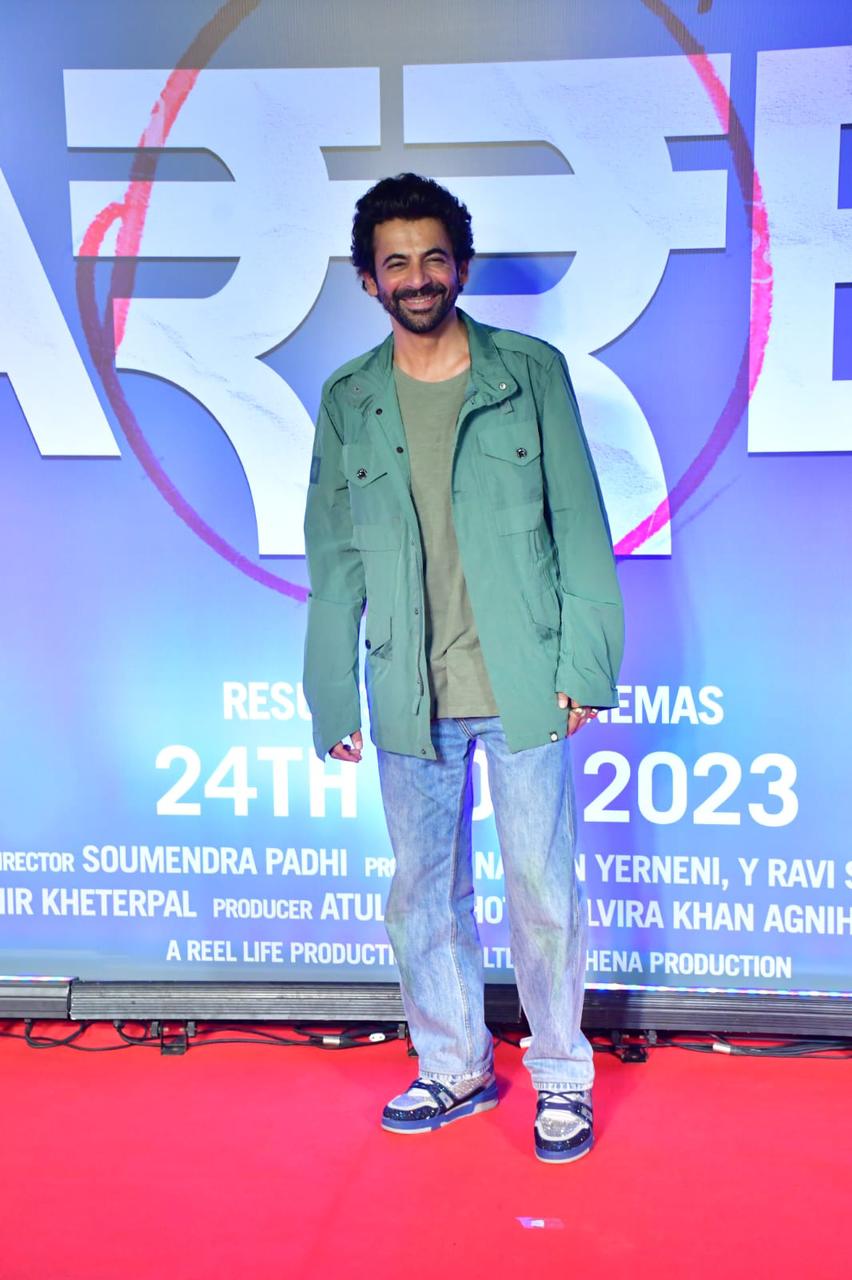 Sunil Grover brought his signature charm and laughter to the screening of 'Farrey'