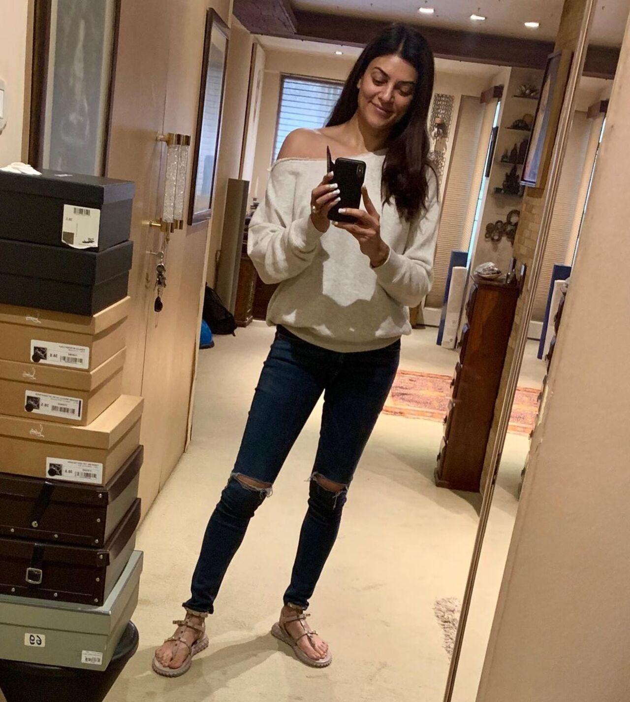 Making casuals look smart and chic is Sushmita's doing. She effortlessly looks stylish in this blue denims paired with an off-shoulder sweatshirt. A perfect look for the Mumbai winter, we say