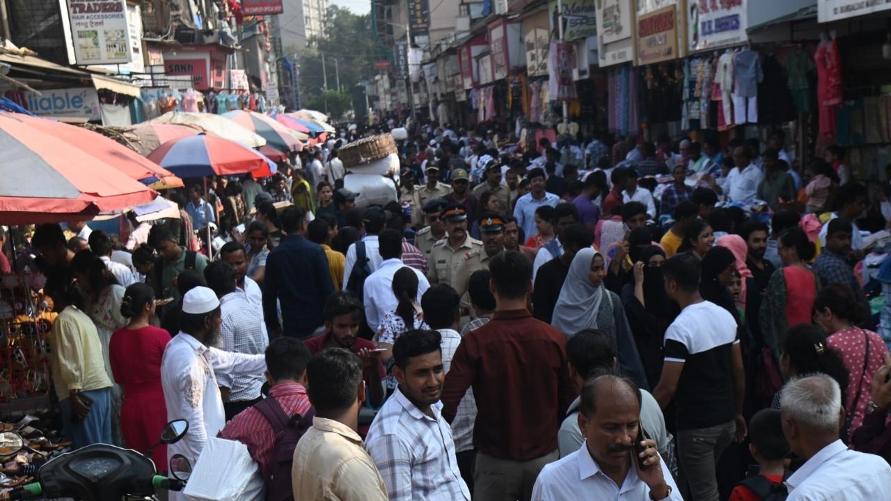 In photos: Mumbaikars throng markets ahead of Diwali 
