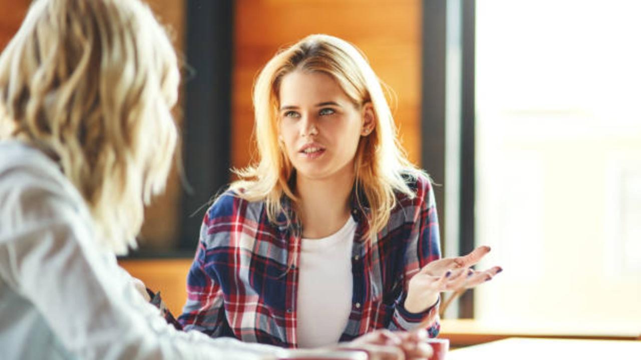 5. Avoid judgements:Refrain from passing judgment or offering unsolicited advice, especially when your friend is sharing something sensitive. Instead, focus on understanding and empathising with their perspective.