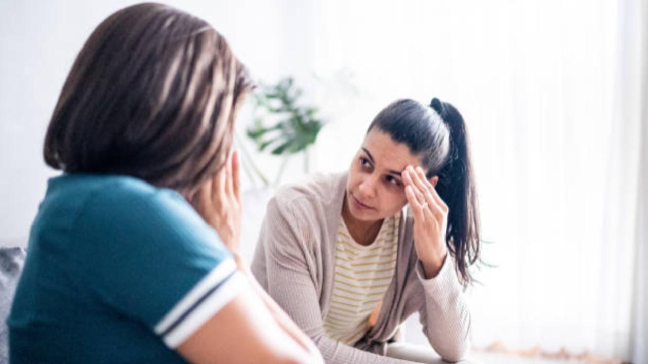 2. Be patient:Allow your friend to express herself at her own pace. Don't rush or interrupt. Sometimes, it takes time for someone to open up about their vulnerabilities.