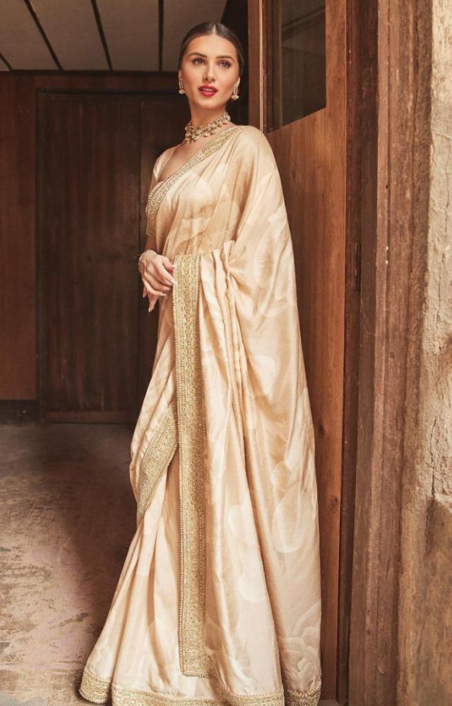 Tara knows how to exude royalty even in pastel colours