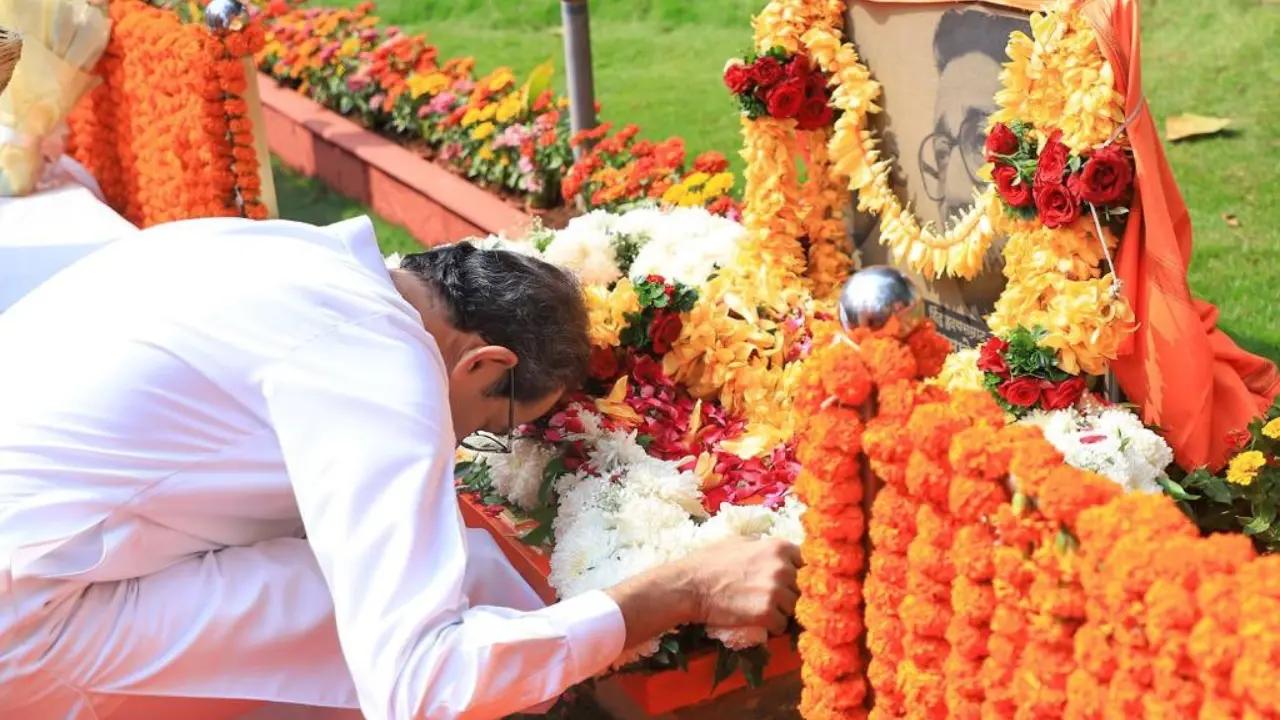 Uddhav Thackeray, family pays tribute to Bal Thackeray on 11th death anniversary 