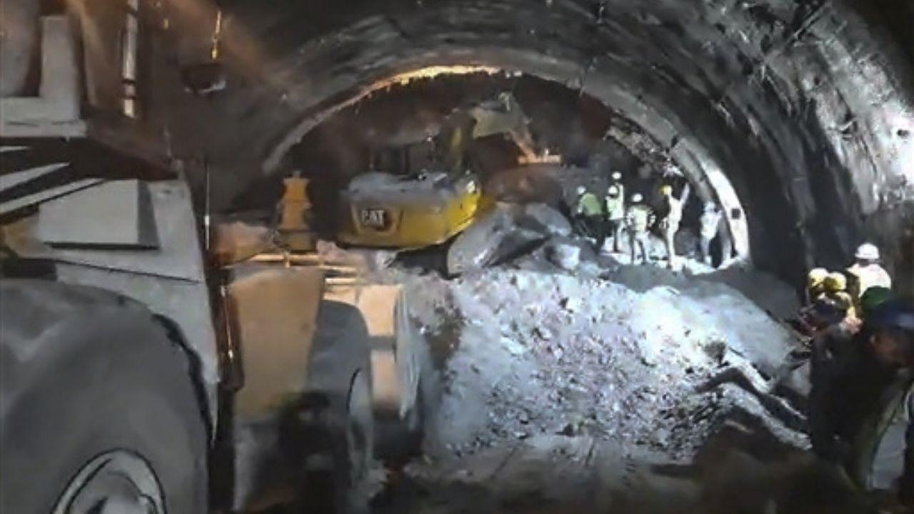 Continuous communication is maintained with the trapped workers, assuring them of the ongoing extensive rescue efforts by multiple agencies. This communication is crucial in uplifting their spirits and maintaining hope.