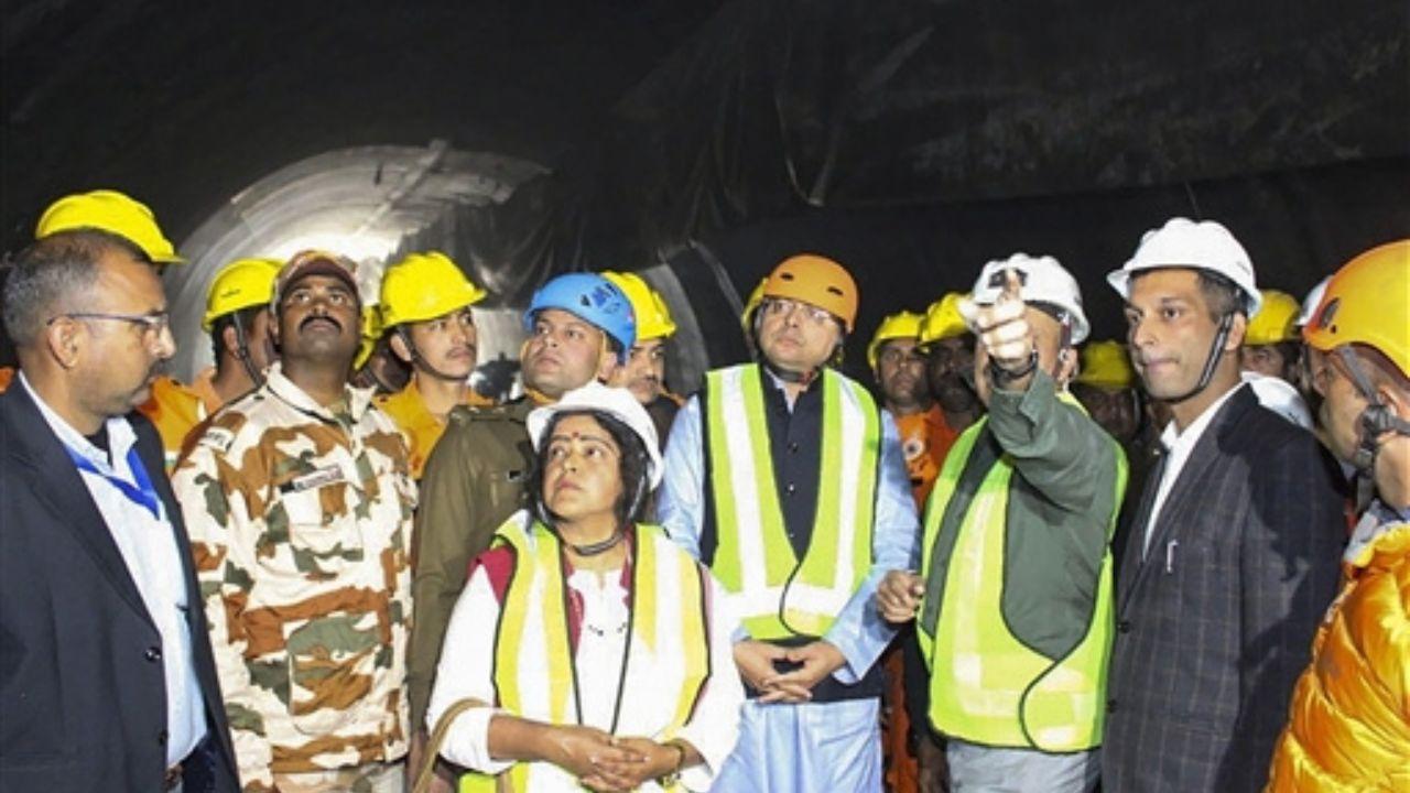 A temporary six-bed hospital and ten ambulances, equipped with medical teams, have been established near the tunnel collapse site. These facilities are prepped to provide immediate medical attention to the workers upon their rescue.