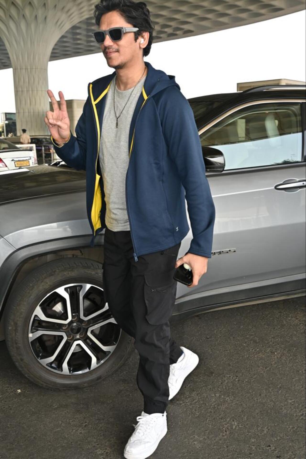 He posed for the paparazzi
