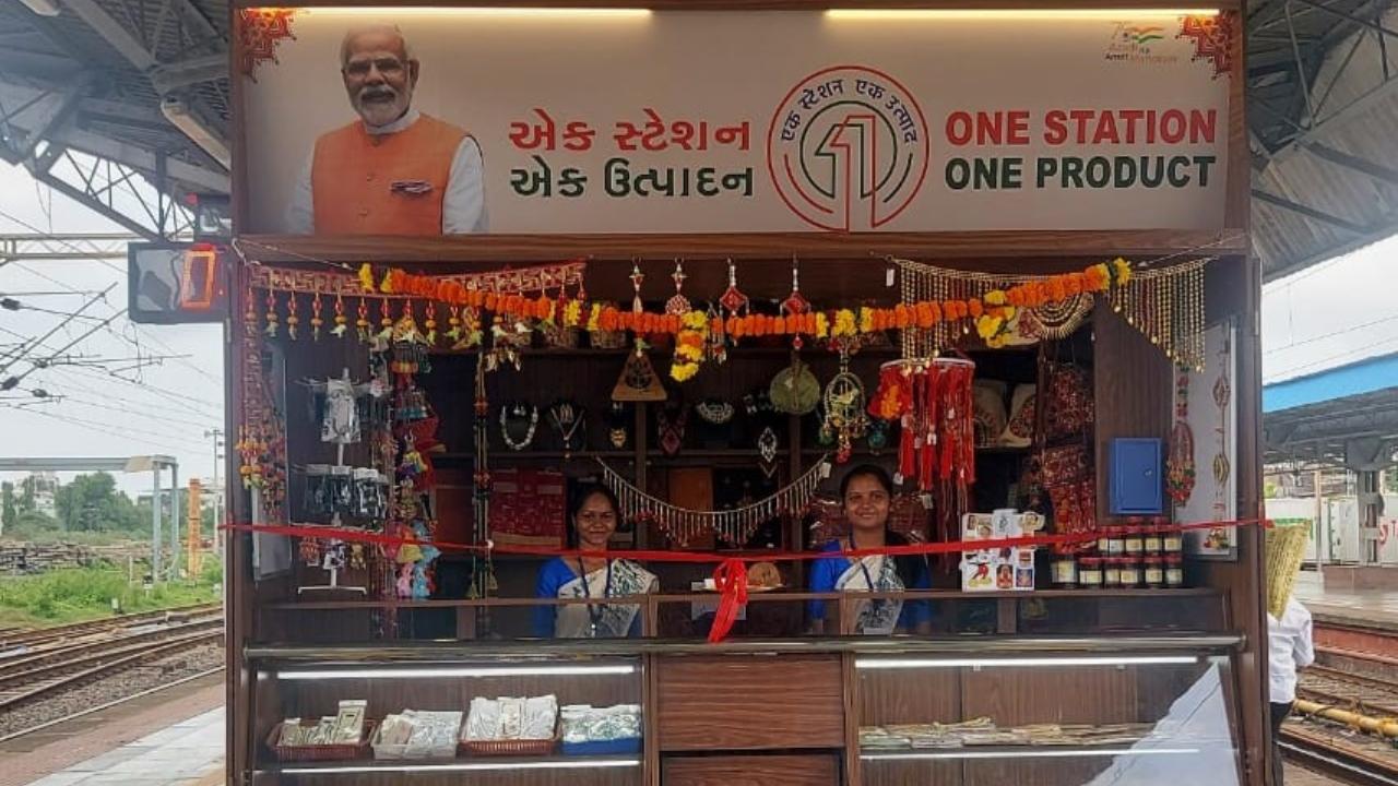 It is pertinent to mention that these outlets have brought about great impact on the lives of these sellers. They have found a great platform to showcase their local products at a place which receives tremendous footfalls, the WR said