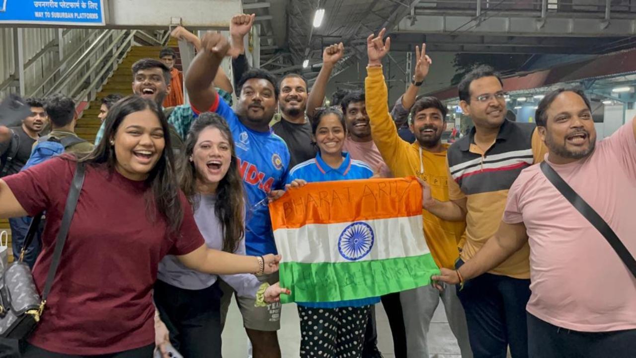 IN PHOTOS: Cricket fans from Mumbai travel to Ahmedabad for World Cup final