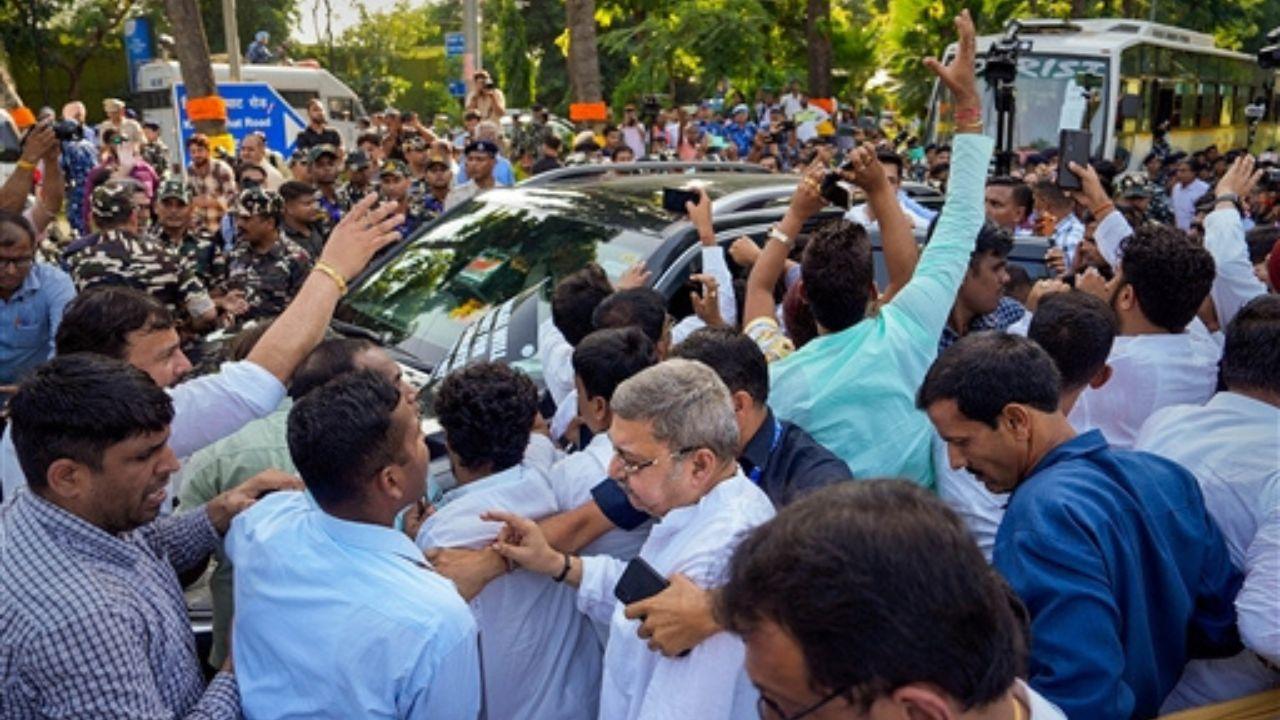 Protesters voiced their concerns over the alleged delay in releasing funds, hoping for a positive resolution.